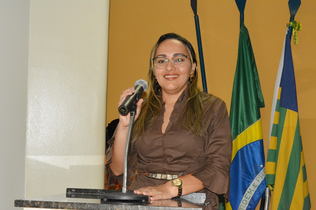Hélvia Almeida “Projeto de construção de casas é de suma importância para o município”