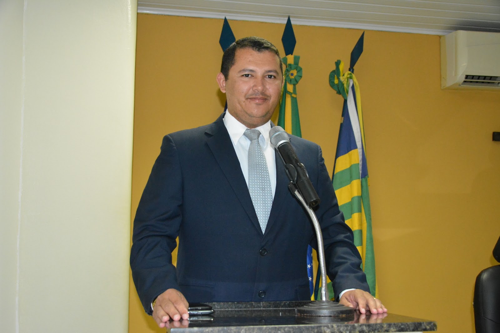 Vereador Adão Moura(AVANTE) Em uso da palavra reforçou mais uma vez o pedido da energia solar para as Escolas Municipais 