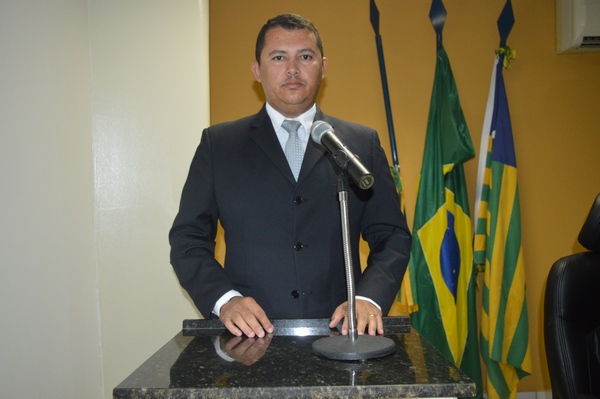 Vereador Adão Moura - AVANTE, solicita instalação de Parque Infantil no Balneário Belém Brasília e climatização das escolas públicas municipais