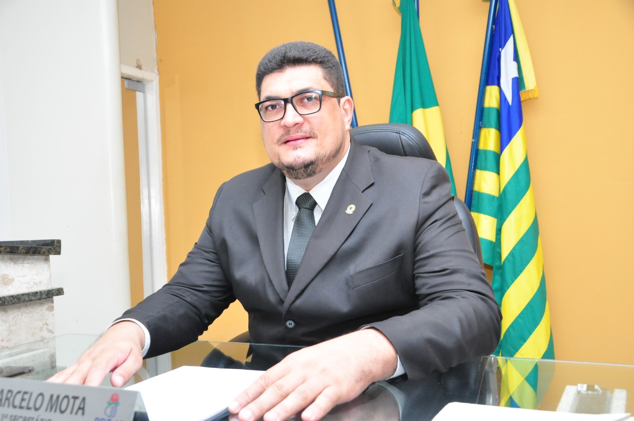 Vereador Marcelo Mota – PDT- Solicita através de indicativo a recuperação do calçamento de diversas Ruas na Vila Parnaíba