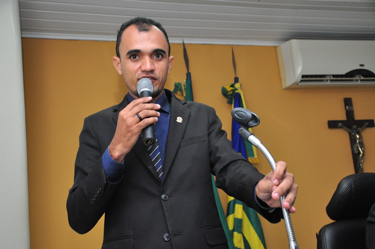 Vereador Martinez – PT- Solicita a manutenção dos ventiladores da Escola Hipólito no Bairro Cruzeta 