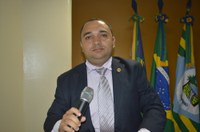 Vereador Tharlis Santos - PSD solicita melhorias no Mercado Público