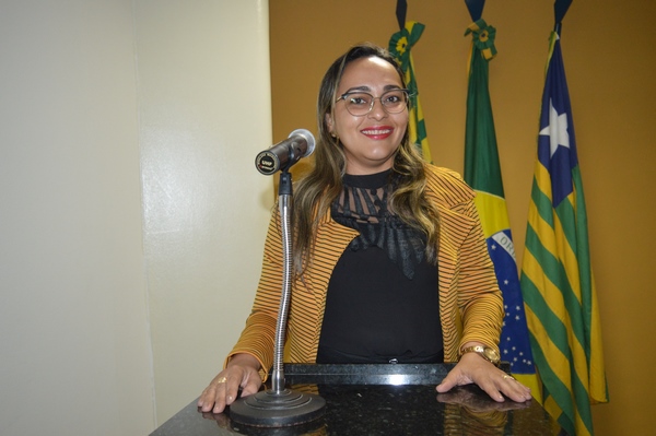 Vereadora Hélvia Almeida - PSD, pede ampliação da rede de iluminação da Rua Duque de Caxias