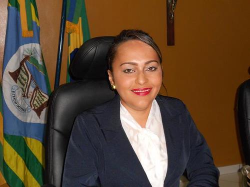 Vereadora Hélvia Almeida - PSD solicita construção de praça no Bairro São Félix