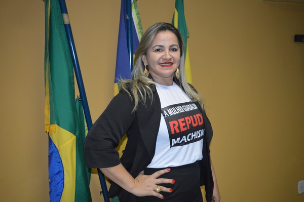Vereadora Luciana Martins - PCdoB, destacou prejuízos causados ao Município pelo Ex-Prefeito