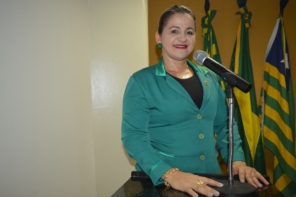 Vereadora Luciana Martins - PCdoB, Parabeniza Crianças e Professores