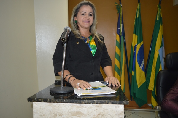 Vereadora Luciana Martins - PCdoB, parabeniza Júlio César por seu trabalho em favor do Piauí