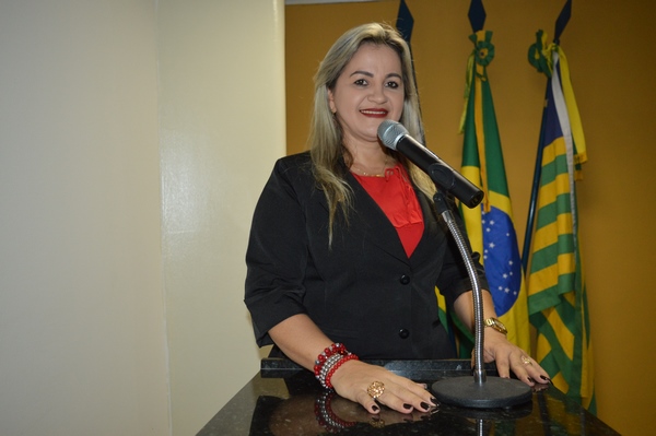 Vereadora Luciana Martins - PCdoB se coloca favorável ao projeto Avançar Cidades