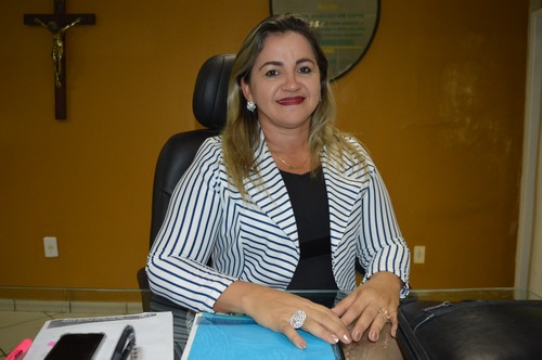Vereadora Luciana Martins ressalta importância dos serviços da Van Itinerante do Ministério do Trabalho