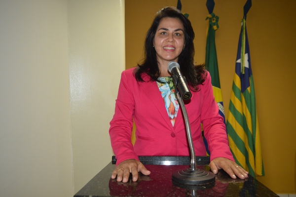 Vereadora Surama Martins - DEM, lamenta rejeição das novas Lei Orgânica e Regimento interno da Câmara